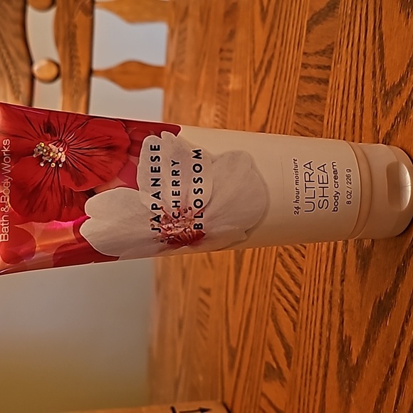 Bath and Body Works body cream - Picture 4 of 5